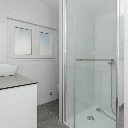 בית נופש Stunning In With Kitchen פולייצה