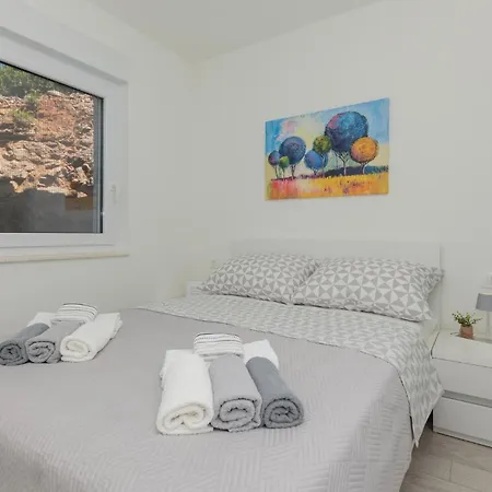 Stunning In With Kitchen בית נופש