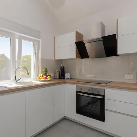 Stunning In With Kitchen בית נופש
