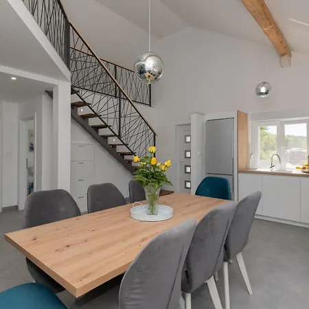 Stunning In With Kitchen בית נופש *