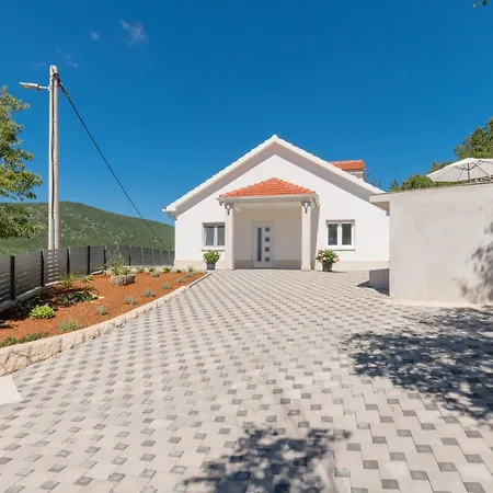 Stunning In With Kitchen פולייצה
