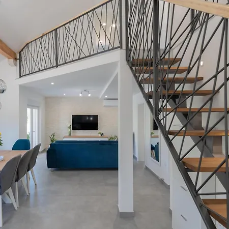Holiday home Stunning In Poljica With Kitchen